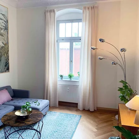 Ruhig Zentral Privatparkplatz Historischer Stuckaltbau Δρέσδη