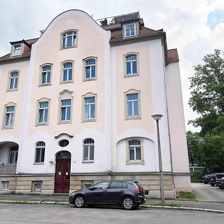 Ruhig Zentral Privatparkplatz Historischer Stuckaltbau * Dresde
