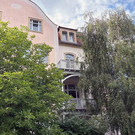 Ruhig Zentral Privatparkplatz Historischer Stuckaltbau *