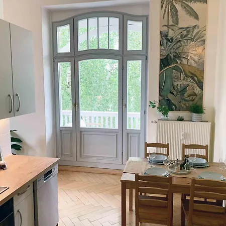 Ruhig Zentral Privatparkplatz Historischer Stuckaltbau *