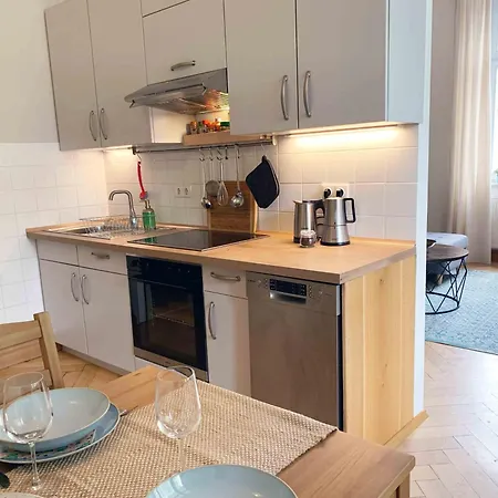 Ruhig Zentral Privatparkplatz Historischer Stuckaltbau Apartamento *