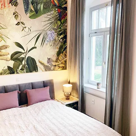 Ruhig Zentral Privatparkplatz Historischer Stuckaltbau *