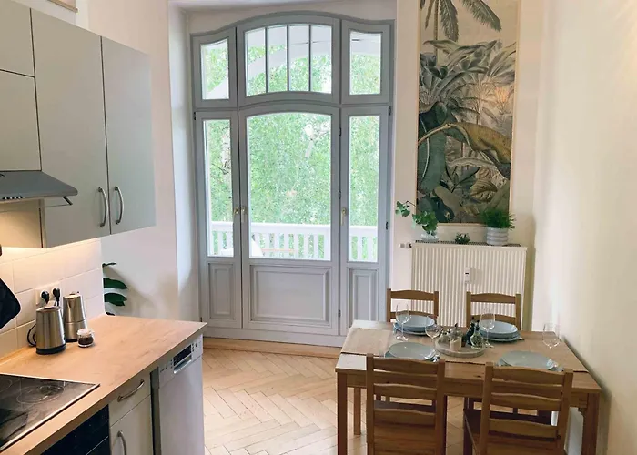 Ruhig Zentral Privatparkplatz Historischer Stuckaltbau *