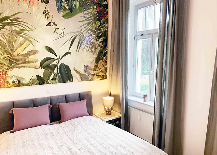 Ruhig Zentral Privatparkplatz Historischer Stuckaltbau *