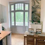 Ruhig Zentral Privatparkplatz Historischer Stuckaltbau *