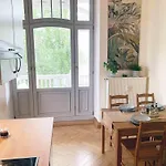 Ruhig Zentral Privatparkplatz Historischer Stuckaltbau شقة